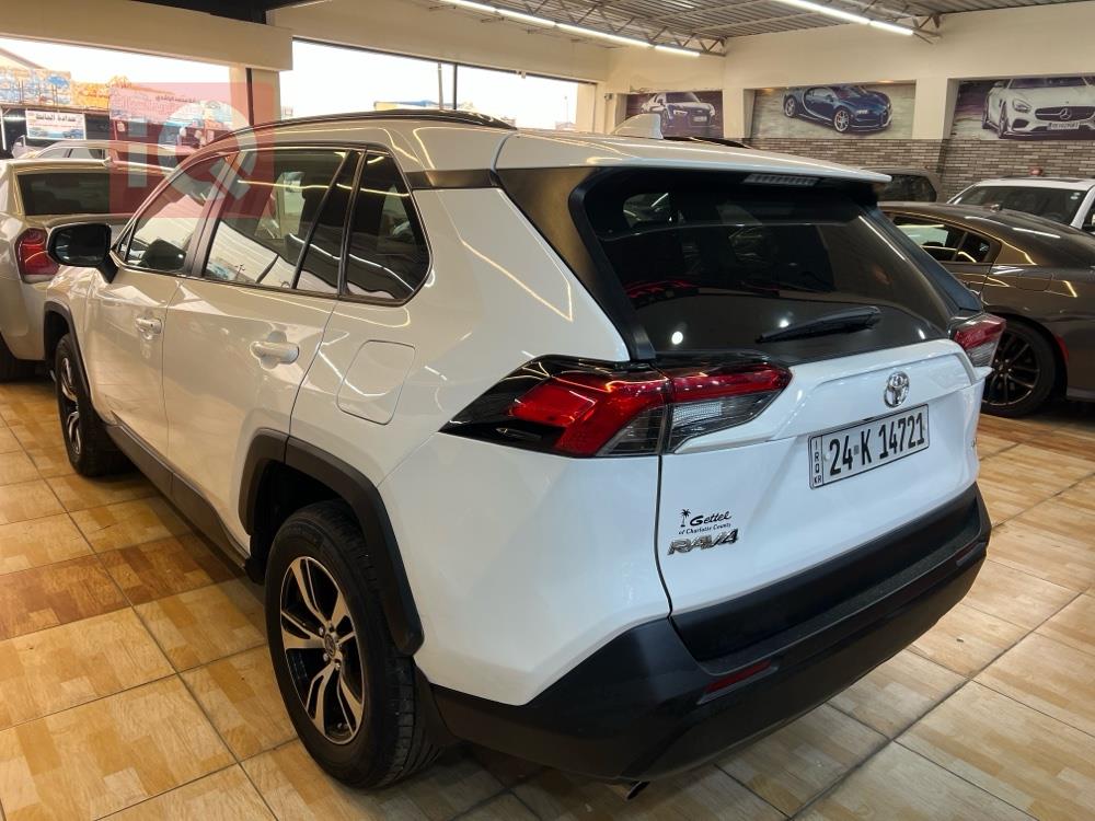 تۆیۆتا ڕاڤ 4